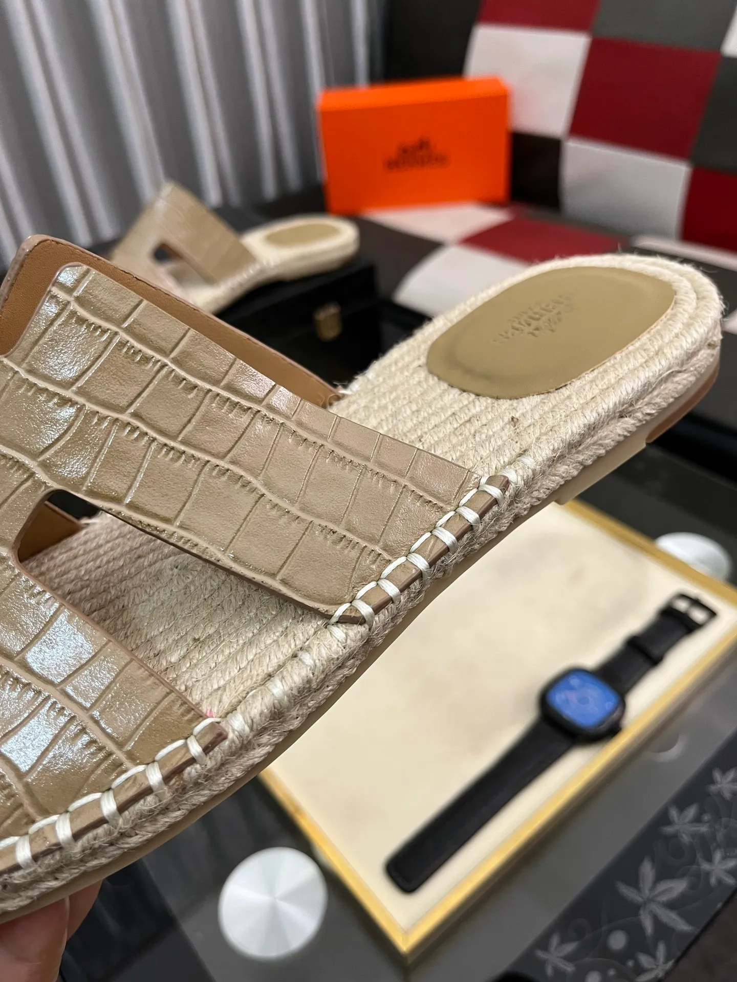 Men's shoes 💰340⌚️⌚️《HERMES》Hermes 💁♂️Men's casual slippers, compare the quality at the counter🧚🏿♂️ The upper layer has a stone pattern with clear texture, showing high-end, high-end, comfortable to wear and versatile. Purely hand-pulled, raw rubber breathable outsole, breathable and comfortable lambskin lining, 100% comfortable density, original rubber outsole wear-resistant code number 38-44. Can be customized 45-46-47
